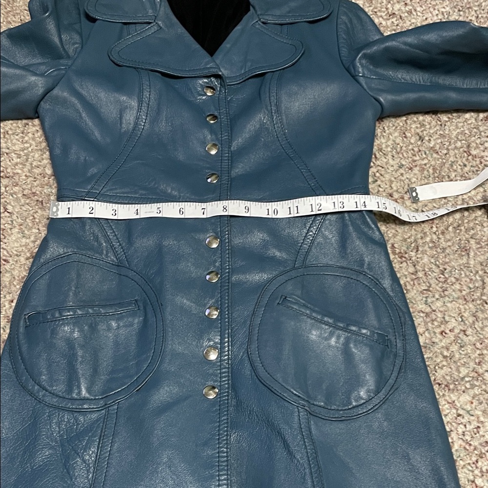 Vintage 70s Women's Blue Leather snap front Coat- adorable - Picture 3 of 11